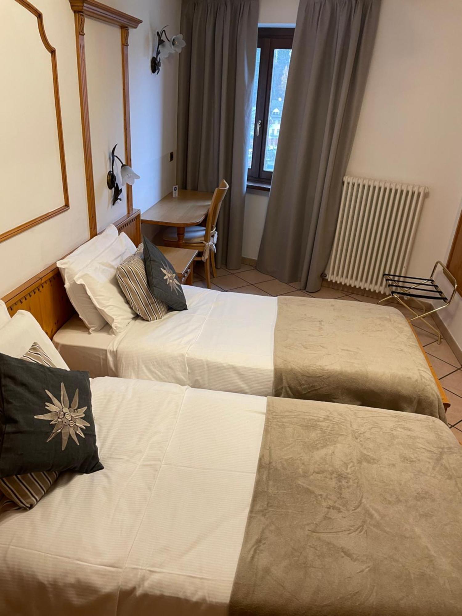 Hotel Valle Verde - Rent Ski & Bike ตาร์วีซีโอ ภายนอก รูปภาพ