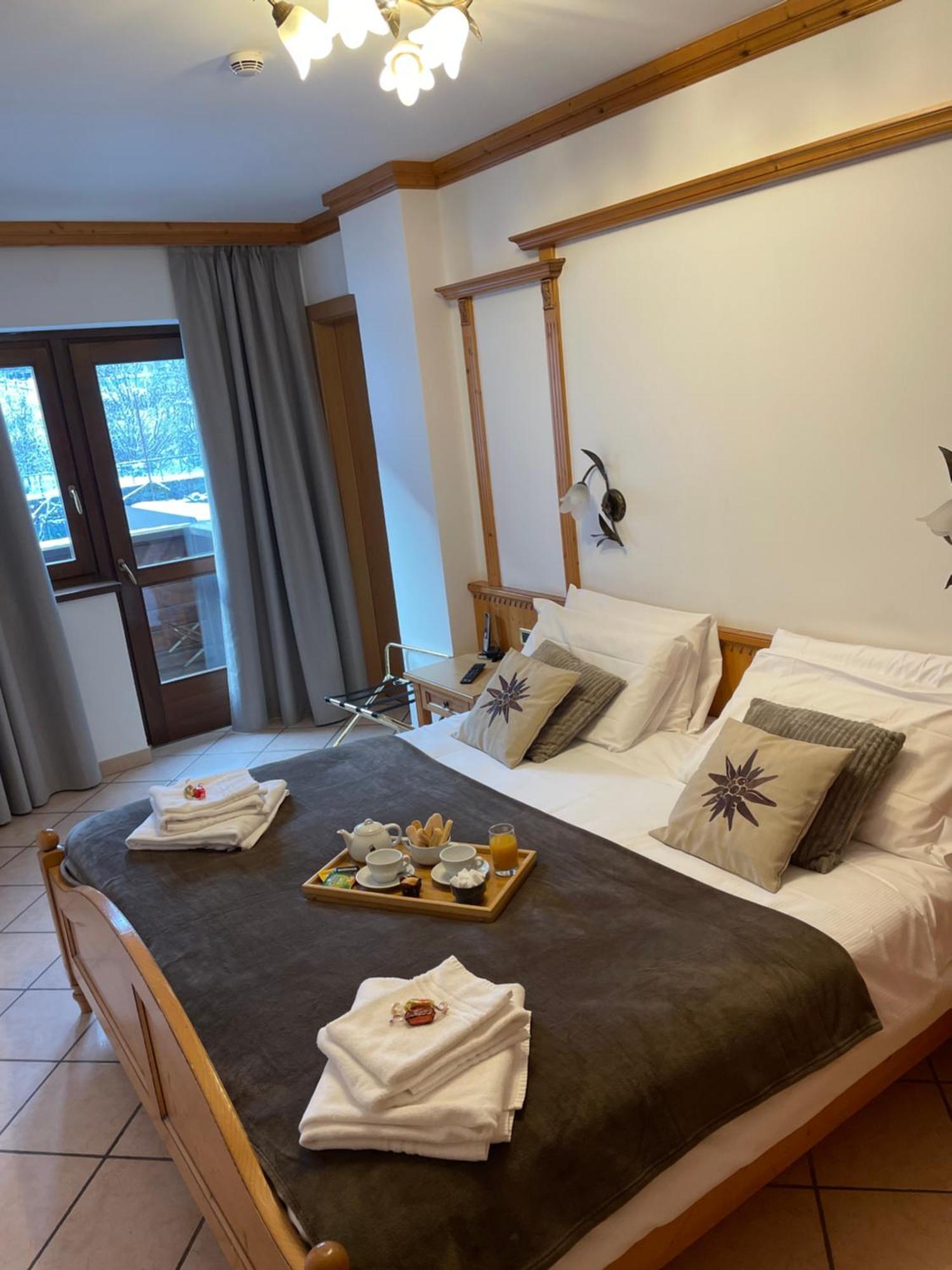 Hotel Valle Verde - Rent Ski & Bike ตาร์วีซีโอ ภายนอก รูปภาพ