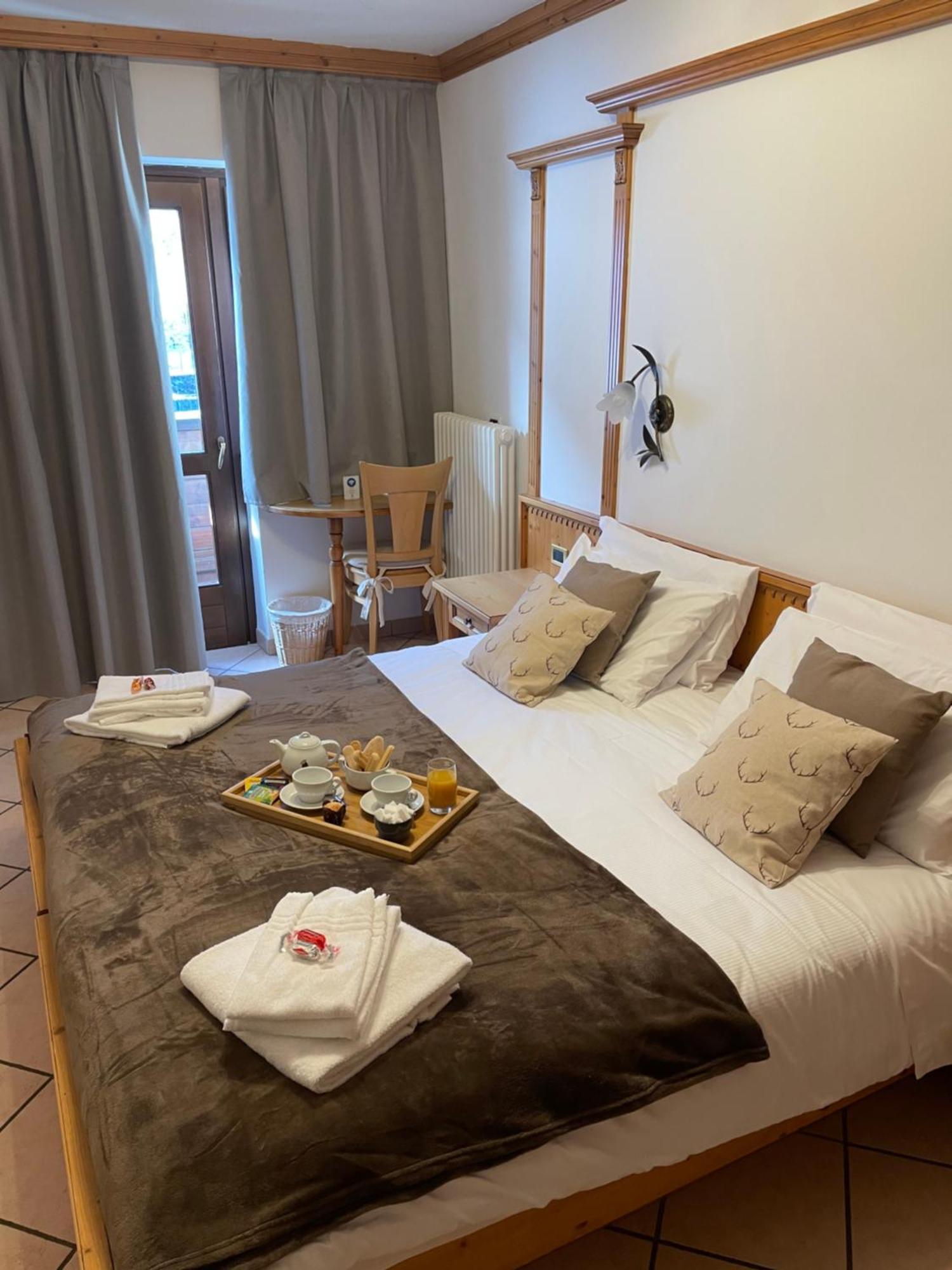 Hotel Valle Verde - Rent Ski & Bike ตาร์วีซีโอ ภายนอก รูปภาพ